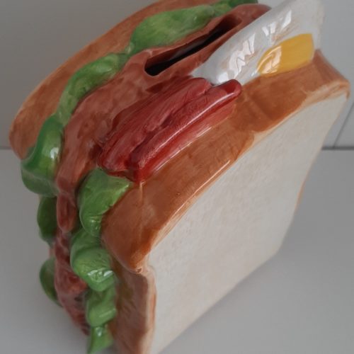 Spaarpot sandwich met brood sla en ei